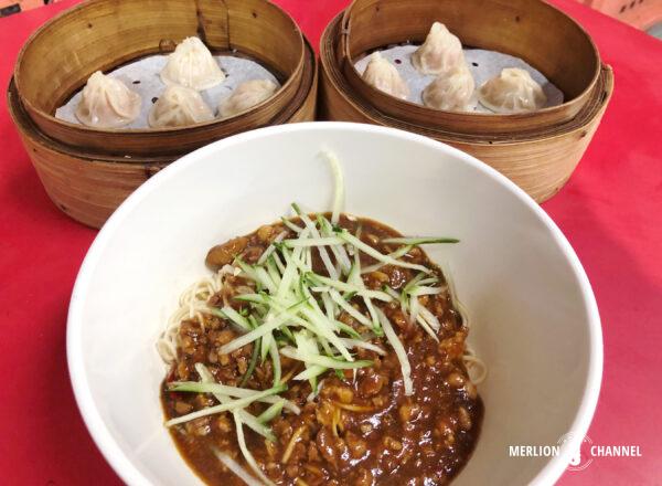 「中国拉面小籠包（Zhong Cuo La Mian Xiao Long Bao）」のジャージャー麺