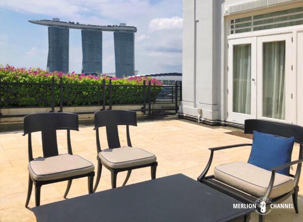 シンガポールの高級ホテル「フラトンホテル（Fullerton Hotel）」のテラス席