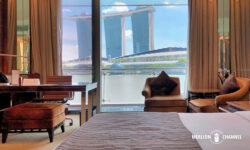 「フラトン・ベイ・ホテル(Fullerton Bay Hotel)」の部屋から見えるマリーナベイサンズ