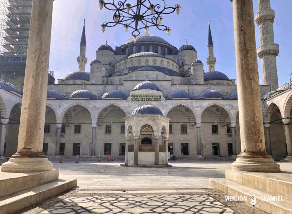 「スルタン・アフメト・モスク（Sultan Ahmed Mosque）」通称「ブルーモスク」