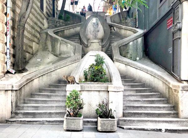 イスタンブール新市街にある「カマンド階段（Camondo Stairs）」