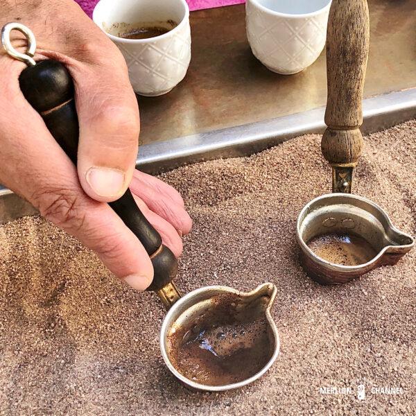 トルコ伝統の「砂煎りコーヒー（Turkish Coffee）」