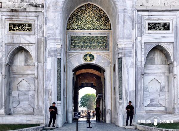 「トプカプ宮殿（Topkapi Palace）」のメインゲードである「皇帝の門（Imperial Gate）」