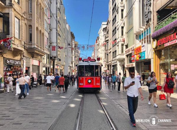 イスタンブール新市街のメインストリート「イスティクラル通り（Istiklal Caddesi）」