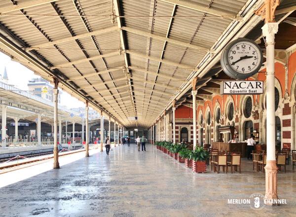 オリエント急行の終着駅であるイスタンブール「シルケジ駅（Sirkeci）」旧駅舎のプラットフォーム