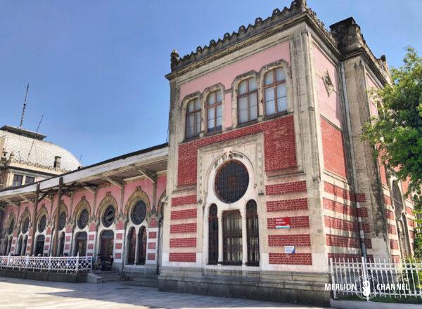 オリエント急行の終着駅であるイスタンブール「シルケジ駅（Sirkeci）」旧駅舎の外観