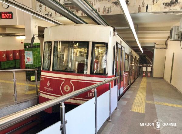 世界で2番目に古い地下鉄「テュネル（Tünel/Tunnel）」上駅ベイオール駅