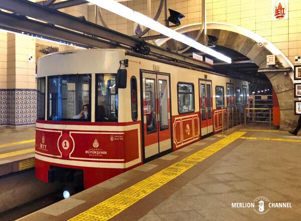 世界で2番目に古い地下鉄「テュネル（Tünel/Tunnel）」下駅カラキョイ駅