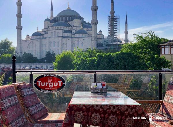 イスタンブールのトルコ料理レストラン「Turgut」ブルーモスクが目の前のテラス席