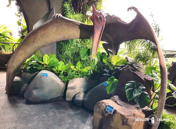 ガーデンズ・バイ・ザ・ベイの「クラウド・フォレスト（Cloud Forest）」にジュラシック・ワールド（Jurassic World）の恐竜Pteranodonが出現