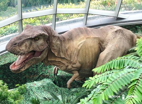 ガーデンズ・バイ・ザ・ベイの「クラウド・フォレスト（Cloud Forest）」にジュラシック・ワールド（Jurassic World）の恐竜T-Rexが出現