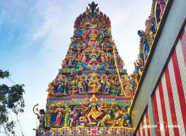 「スリ・ヴィラマカリアマン寺院（Sri Veeramakaliamman Temple）」の塔門（ゴープラム）