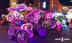 マラッカの夜を彩るド派手なトライショー