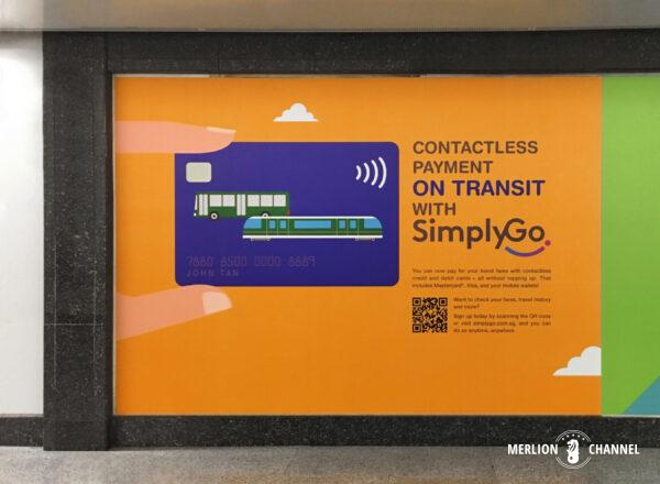 シンガポールの「MRT（地下鉄）」SimplyGoを告知する看板