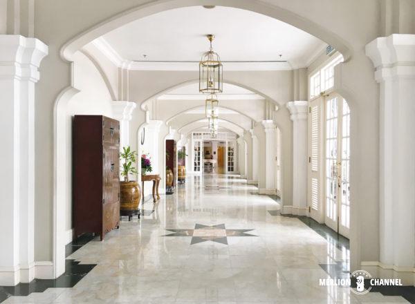 イースタン・アンド・オリエンタルホテルの本館と別館をつなぐ廊下