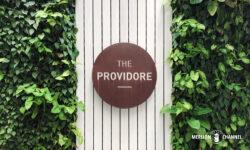 「ザ・プロヴィドール(The Providore)」のロゴ看板
