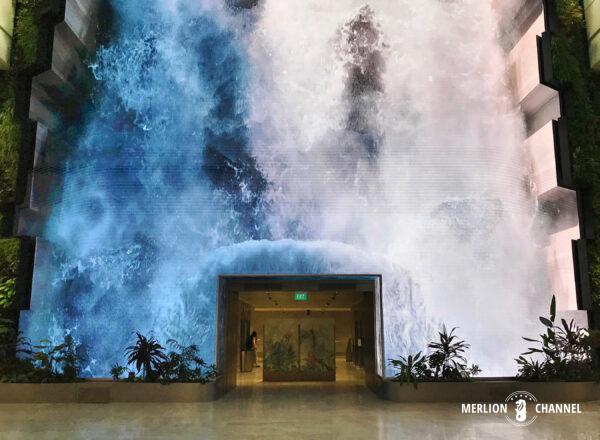 シンガポールのチャンギ空港ターミナル2に出現した巨大なデジタルアート「The Wonderfall」