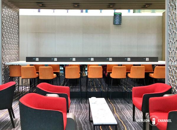 シンガポール・チャンギ空港ターミナル3のプライオリティパス対応「マルハバ・ラウンジ（Marhaba Lounge）」のソファ席