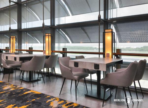 シンガポール・チャンギ空港ターミナル3のプライオリティパス対応「マルハバ・ラウンジ（Marhaba Lounge）」のテーブル席