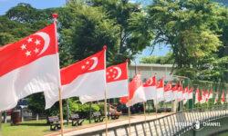 風になびくシンガポールの国旗